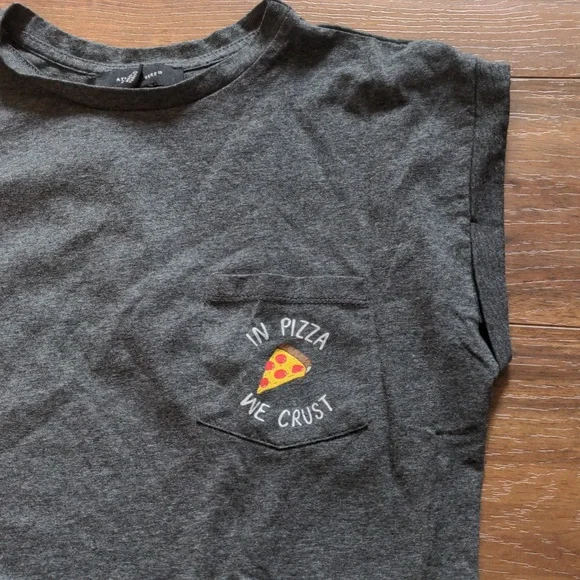 Primark in pizza we crust Pocket Roll Sleeve T-shirt - Picture 1 of 7